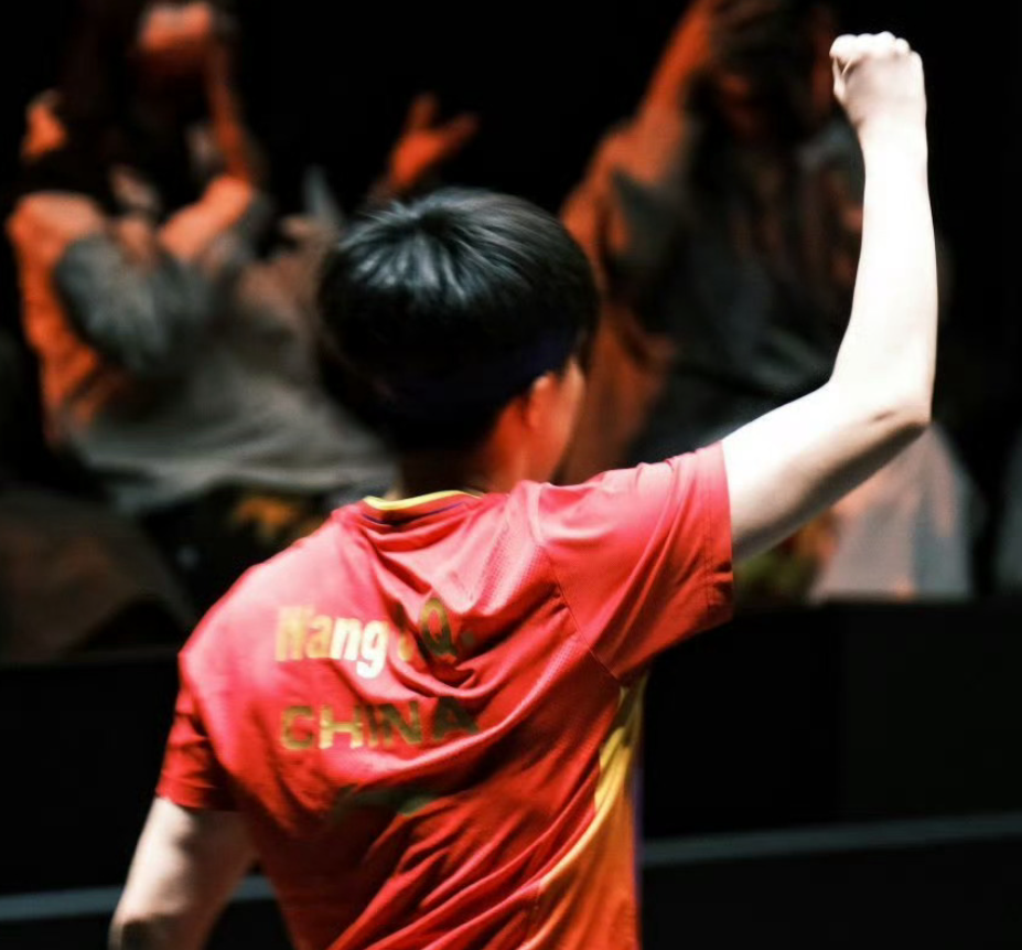 备和比赛执, 的压力, 靠正手得分