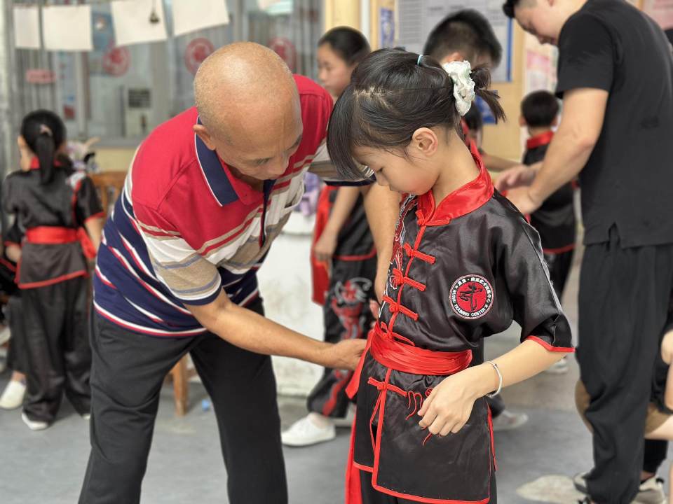 BZwtn, 是受了李小 BZwtn, 是受了李小